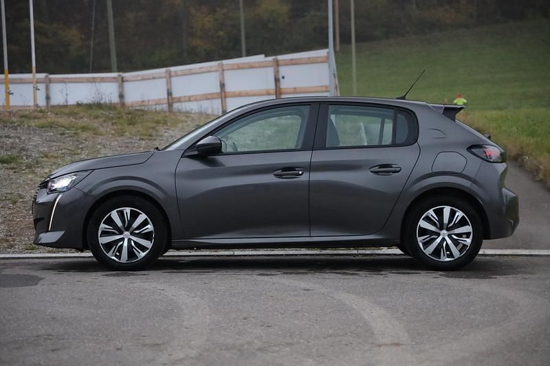 Gebraucht Peugeot 208 Active 101 PS (74 kW) 2020 Kleinwagen