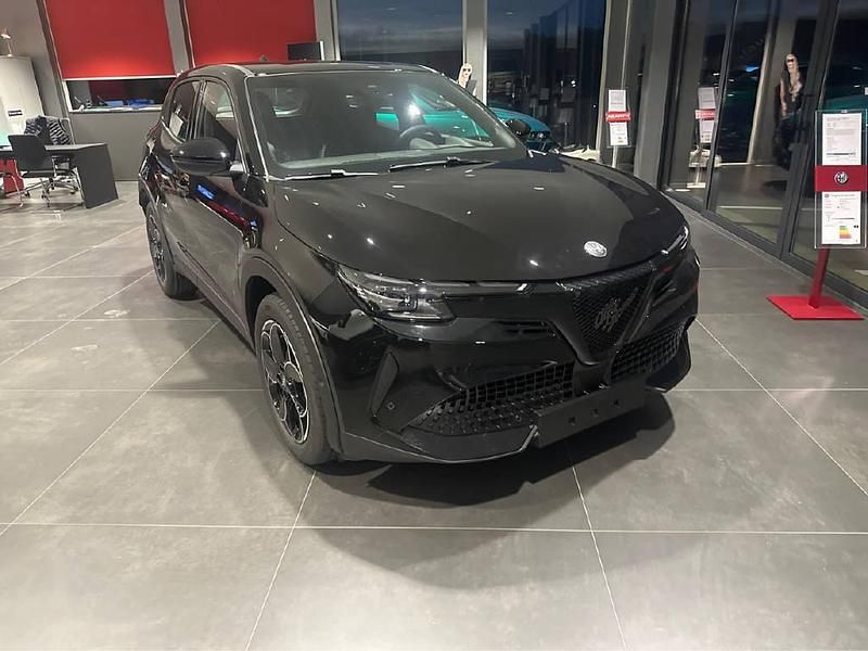 Schwarz Gebraucht 2024 Alfa Romeo Junior SUV | CHF 32’990 (Superpreis) - Bild 1/4