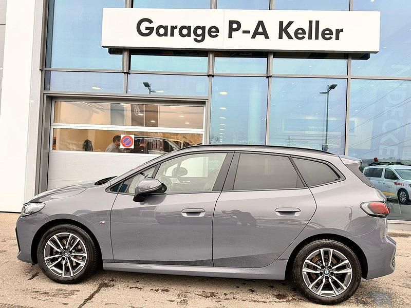 Gebraucht BMW 220 Active Tourer M Sport 156 PS (114 kW) 2023 Grau Van / Kleinbus