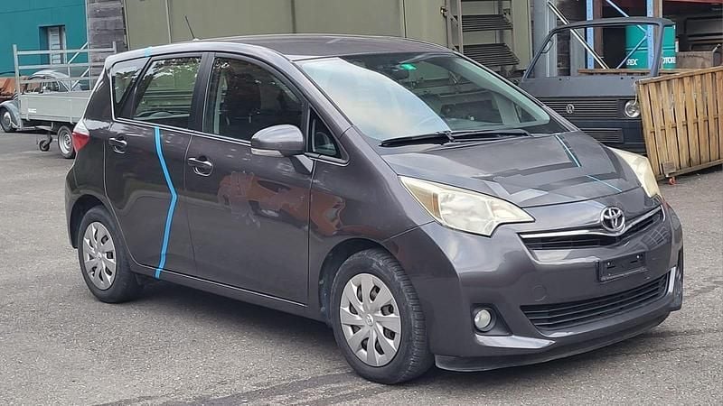 Gebraucht 2011 Toyota Verso-S Sol Van / Kleinbus | CHF 3’990 - Bild 1/4