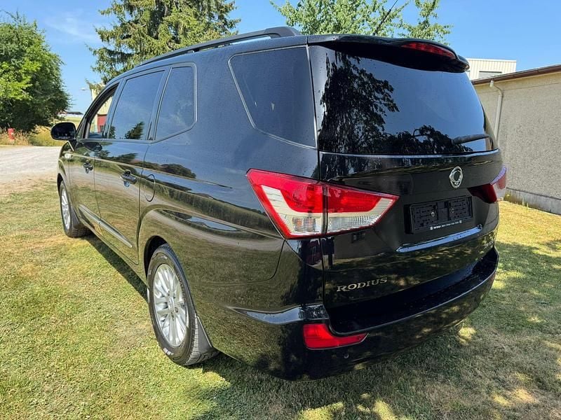 Gebraucht Ssangyong (KGM) Rodius Sapphire 155 PS (114 kW) 2014 Van / Kleinbus