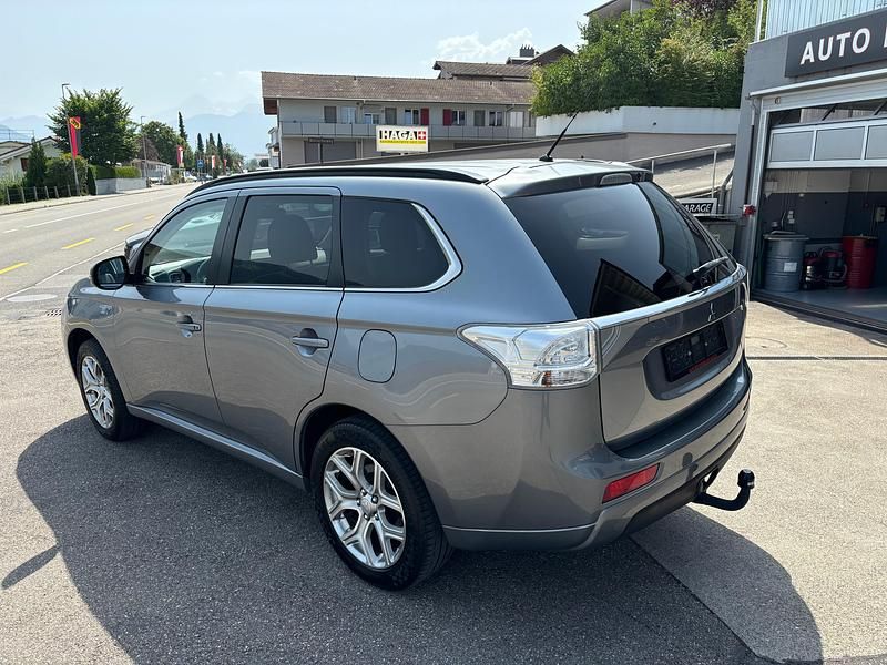 Gebraucht Mitsubishi Outlander P-HEV 121 PS (88 kW) 2015