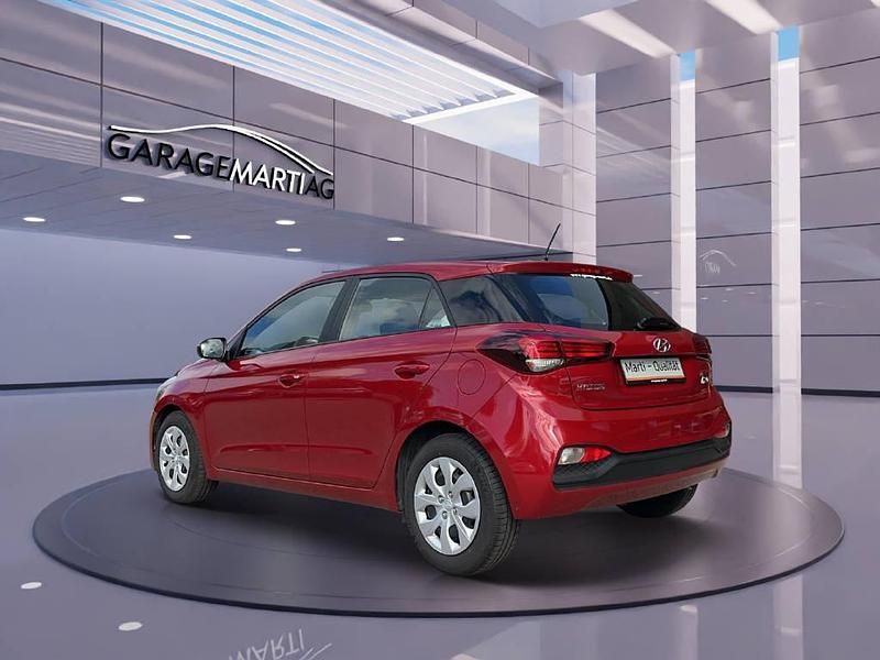 Gebraucht Hyundai i20 101 PS (74 kW) 2020 Rot Limousine