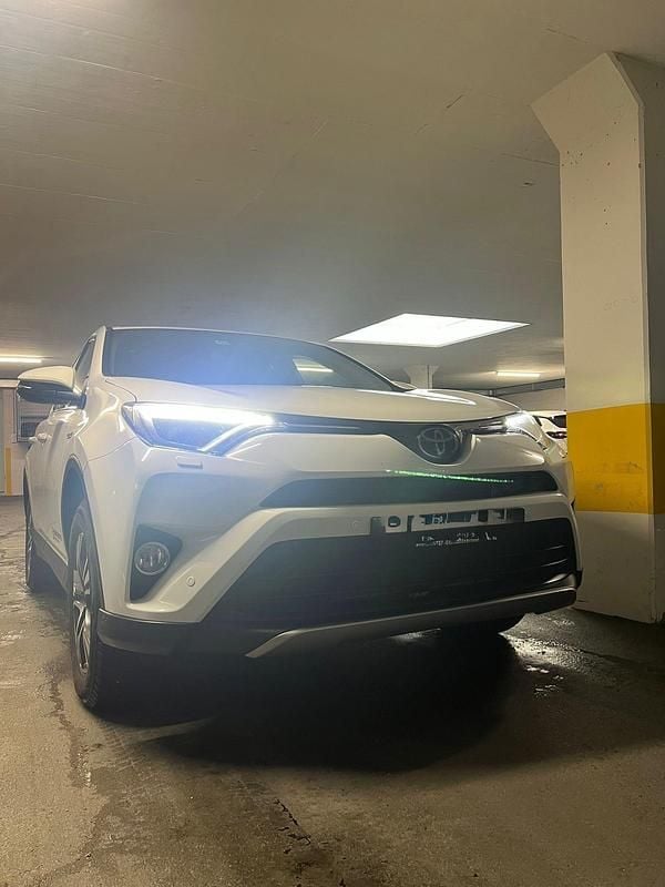 Gebraucht 2019 Toyota RAV4 Hybrid Premium SUV | CHF 24’900 (Superpreis) - Bild 1/4