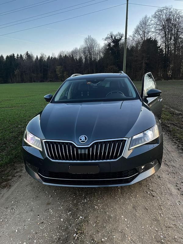 Gebraucht Skoda Superb Ambition 190 PS (139 kW) 2016 Kombi