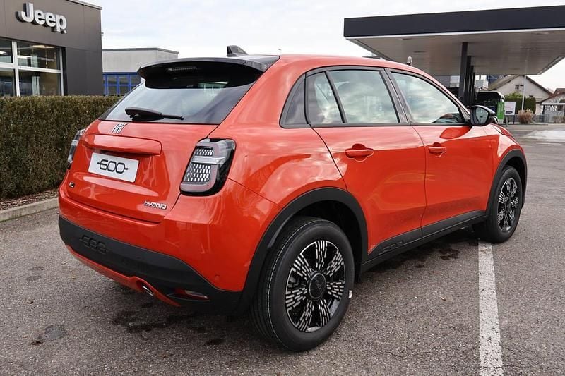 Neu Fiat 600 110 PS (80 kW) 2025 SUV
