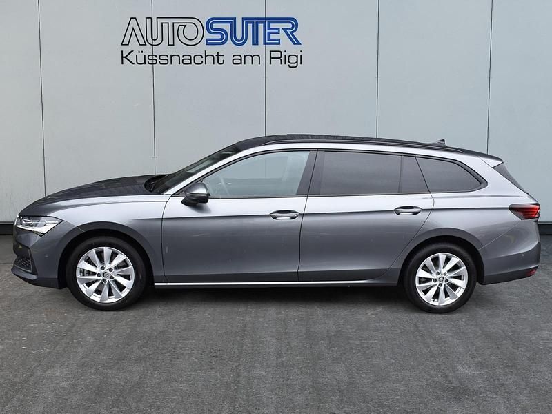Grau Gebraucht 2024 Skoda Superb Selection Kombi | CHF 39’990 (Teuer) - Bild 1/4