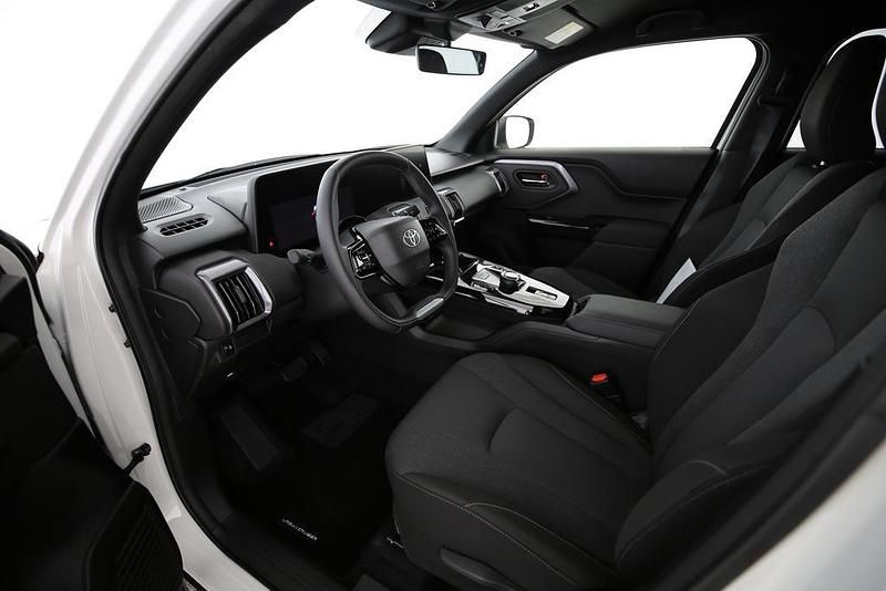 Neu Toyota Urban Cruiser Trend 127 kW (174 PS) 2025 Weiss SUV