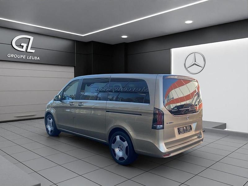 Gebraucht Mercedes V300 Avantgarde 239 PS (175 kW) 2024 Gold Van / Kleinbus