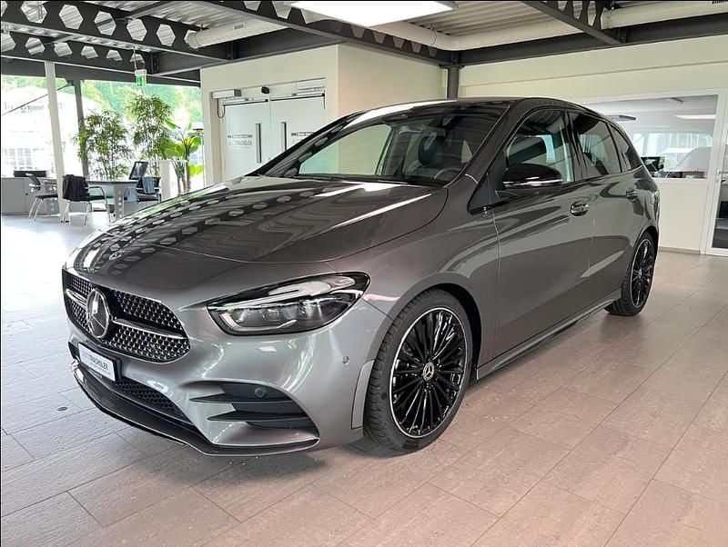 Neu Mercedes B250e AMG line 238 PS (175 kW) 2025 Grau Van / Kleinbus