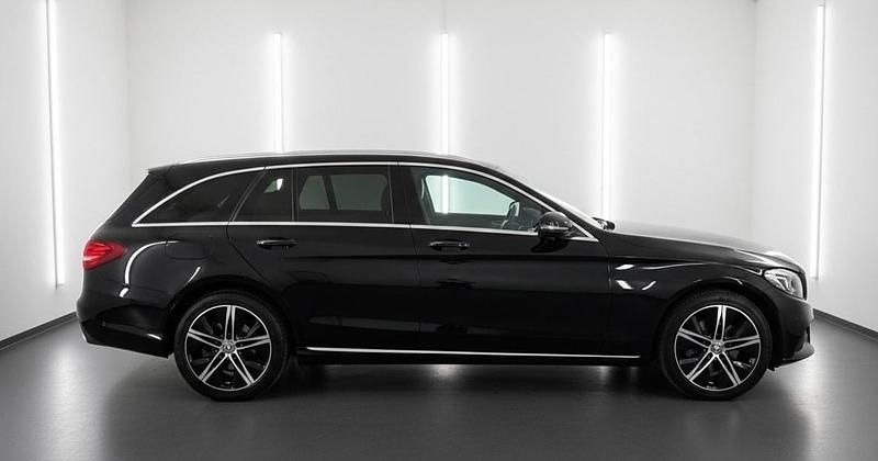 Gebraucht Mercedes C300e Avantgarde 306 PS (225 kW) 2021