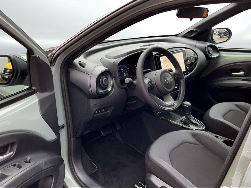 Neu Toyota Aygo X Style 116 PS (85 kW) 2025 Grün SUV
