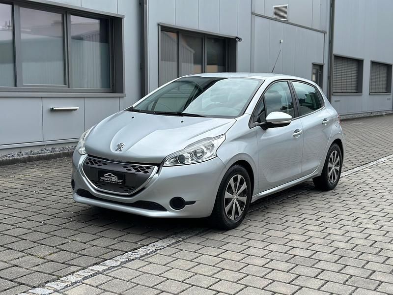 Gebraucht Peugeot 208 Active 68 PS (50 kW) 2013 Kleinwagen