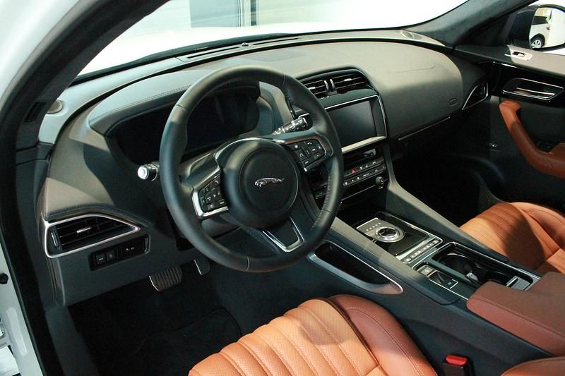 Gebraucht Jaguar F-Pace Portfolio 300 PS (220 kW) 2019 Weiss SUV