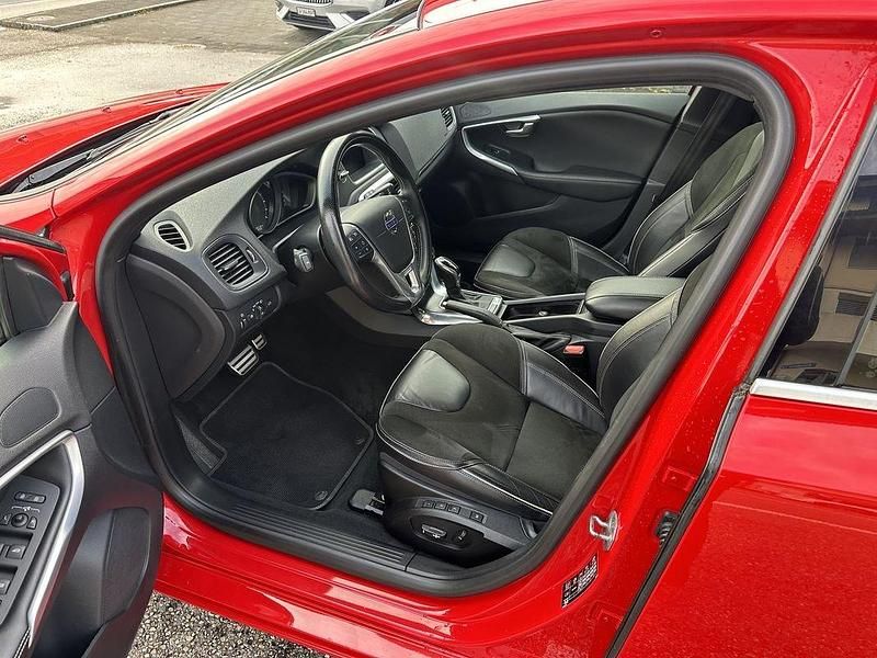 Gebraucht Volvo V40 Kinetic 190 PS (139 kW) 2014 Rot Kombi