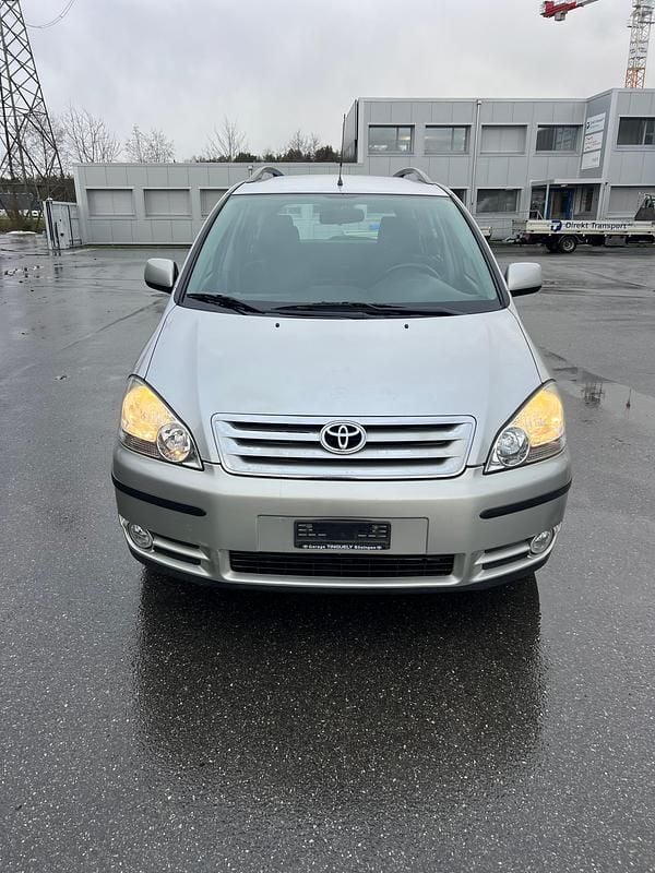 Gebraucht 2003 Toyota Avensis Verso Sol Van / Kleinbus | CHF 3’700 - Bild 1/4