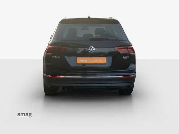 Gebraucht VW Tiguan Highline 180 PS (132 kW) 2017 Deepblack perleffekt SUV