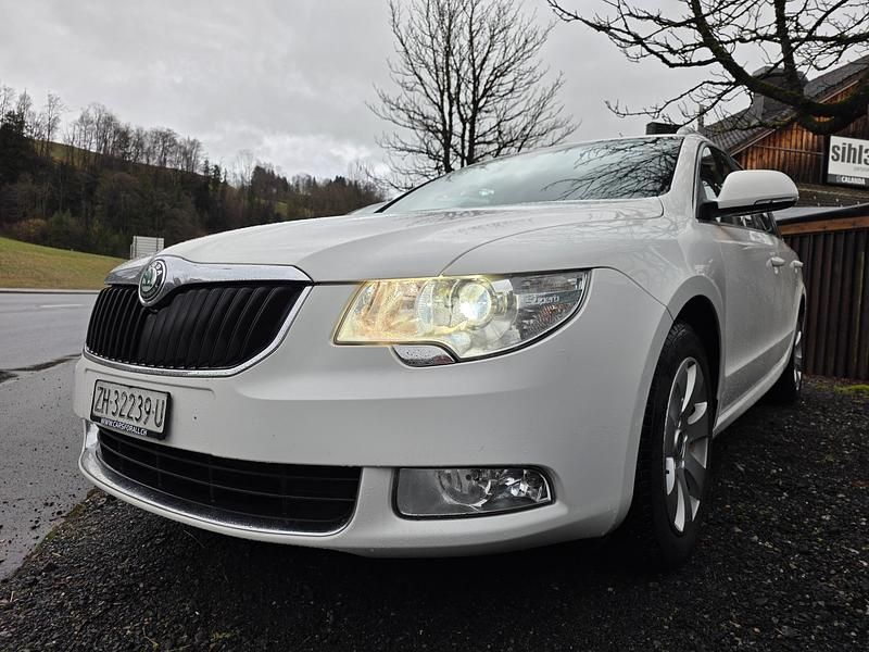 Gebraucht Skoda Superb 140 PS (102 kW) 2011 Kombi