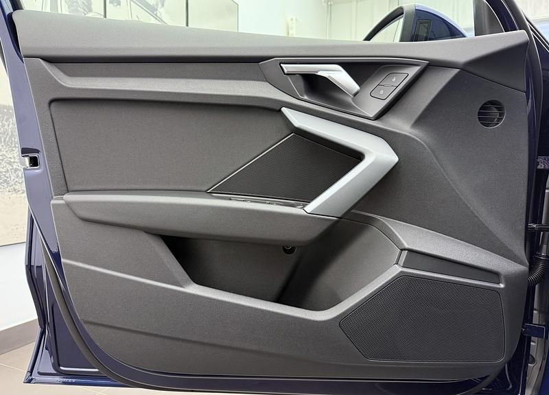 Neu Audi A3 Attraction 150 PS (110 kW) 2026 Blau Limousine