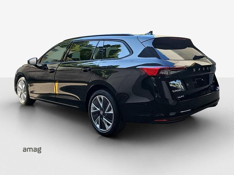 Gebraucht Skoda Superb Selection 193 PS (141 kW) 2024 Ebony schwarz, metallic Kombi