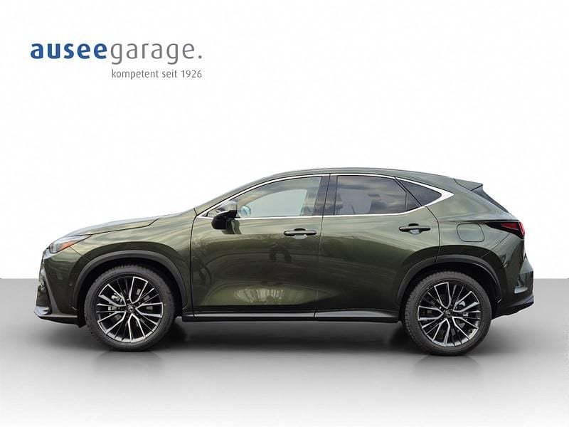 Neu Lexus NX450h+ 185 PS (136 kW) 2025 Grün SUV