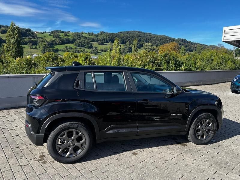 Neu Jeep Avenger 110 PS (80 kW) 2025 SUV
