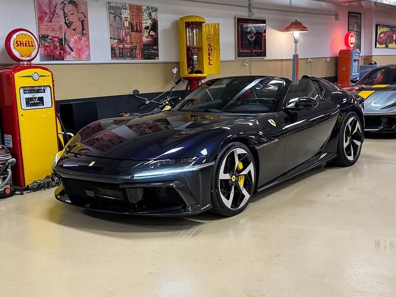 Neu 2025 Ferrari 12 Cilindri | CHF 598’000 - Bild 1/4