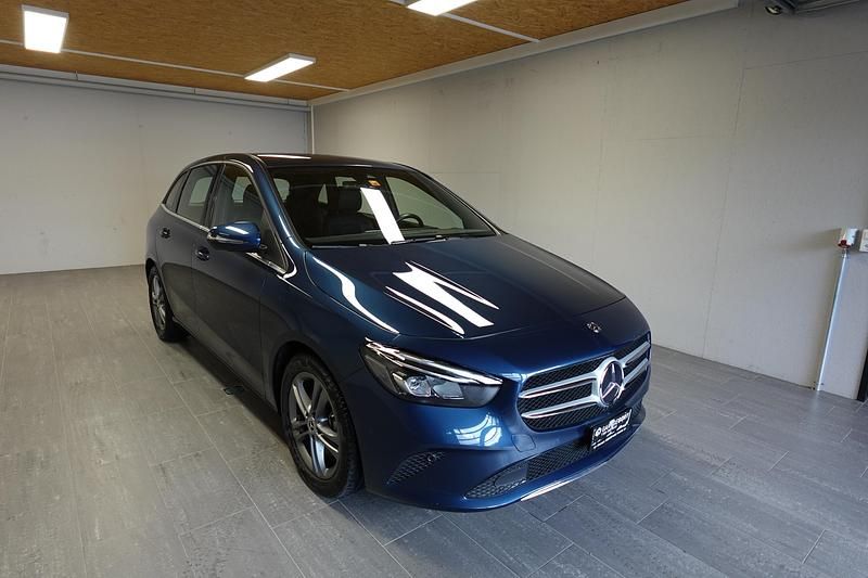 Gebraucht Mercedes B220 Style 190 PS (139 kW) 2019 Blau Van / Kleinbus
