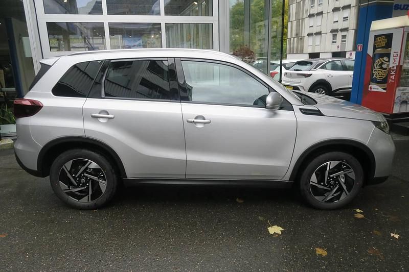 Neu Suzuki Vitara 110 PS (80 kW) 2025 Schwarz SUV