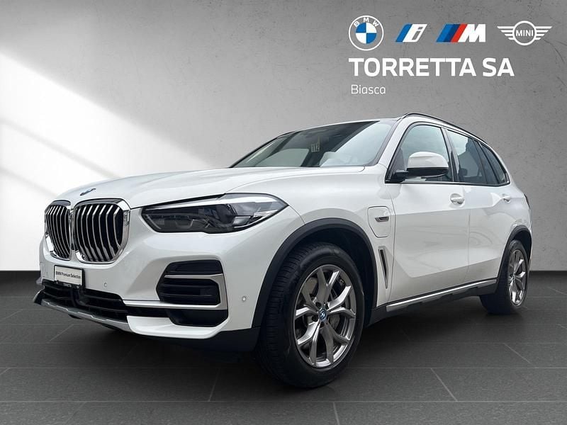 Weiss Gebraucht 2023 BMW X5 xLine SUV | CHF 57’500 (Superpreis) - Bild 1/4