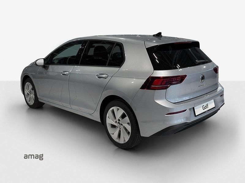 Neu VW Golf VIII United 115 PS (84 kW) 2025 Oyster silver metallic Limousine