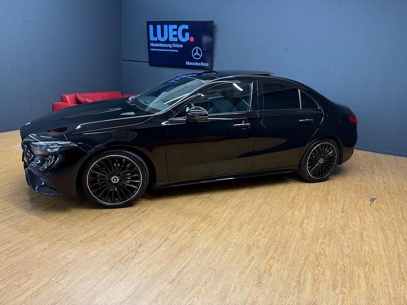 Gebraucht Mercedes A200 AMG 163 PS (119 kW) 2024 Schwarz Limousine
