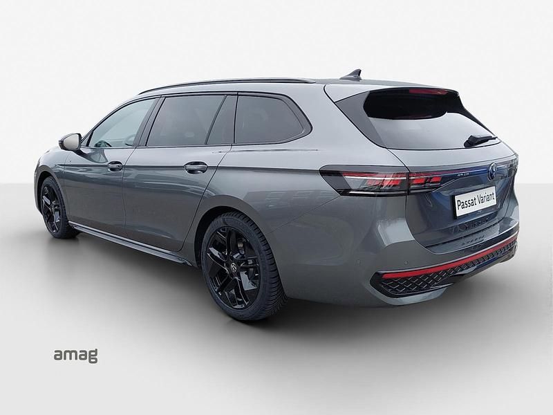 Gebraucht VW Passat R-line 266 PS (195 kW) 2025 Diabas grey metallic Kombi