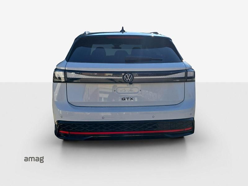 Neu VW ID.7 GTX 250 kW (340 PS) 2026 Gletscherweiss metallic  dachlackierung schwarz uni Kombi