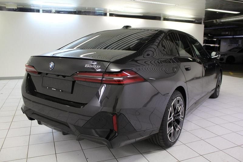 Neu BMW 550e Comfort Edition 489 PS (359 kW) 2025 Anthrazit Limousine