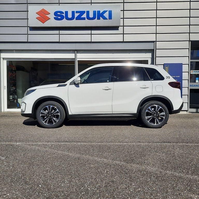 Gebraucht Suzuki Vitara 102 PS (75 kW) 2023 SUV