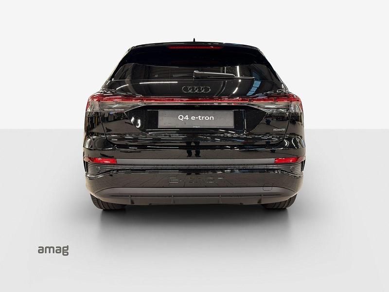 Neu Audi Q4 e-tron Ambiente 210 kW (286 PS) 2025 Mythosschwarz metallic SUV