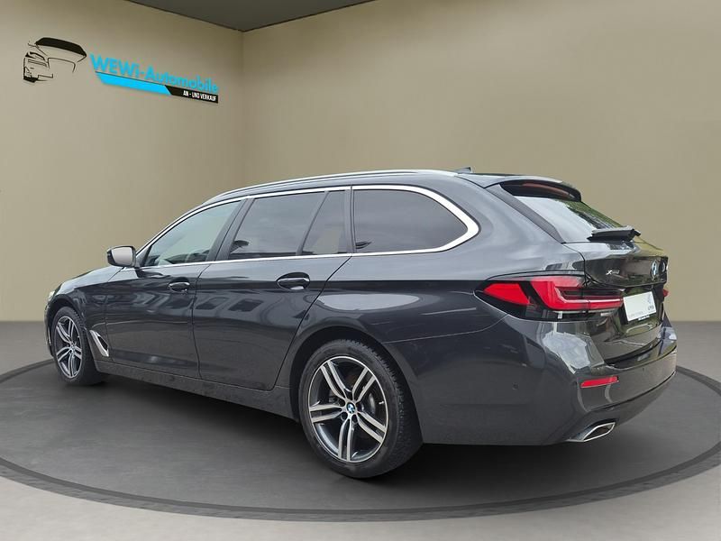 Gebraucht BMW 520 Sport Line 190 PS (139 kW) 2022 Grau Kombi