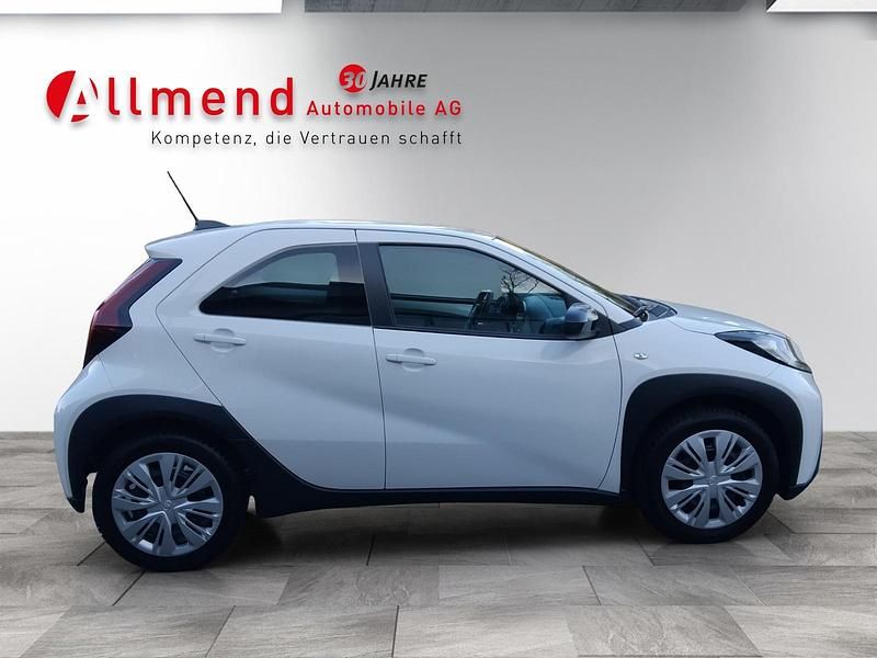 Gebraucht Toyota Aygo X Comfort 72 PS (52 kW) 2023 Weiss SUV