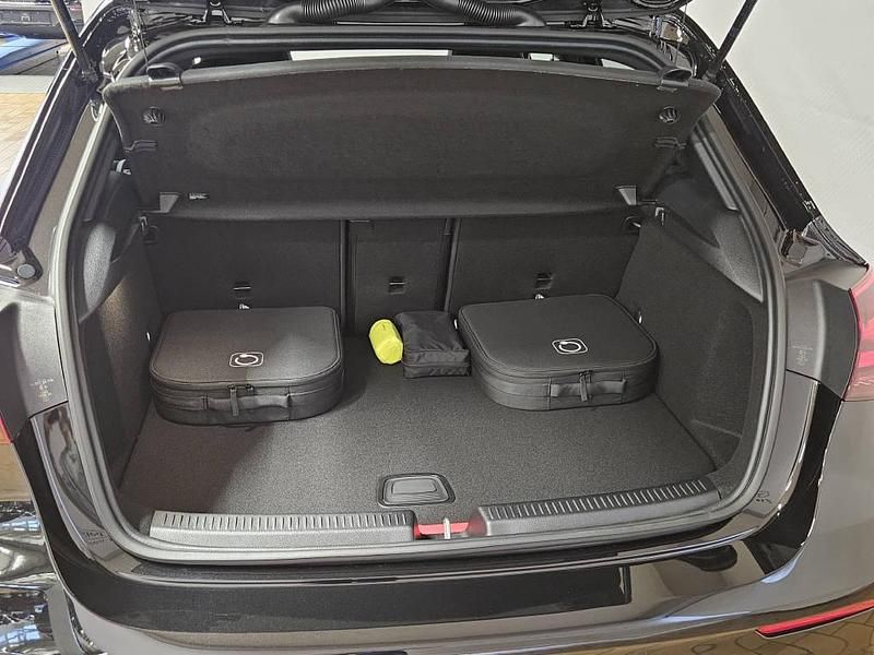 Neu Mercedes A250 AMG line 218 PS (160 kW) 2025 Schwarz Limousine