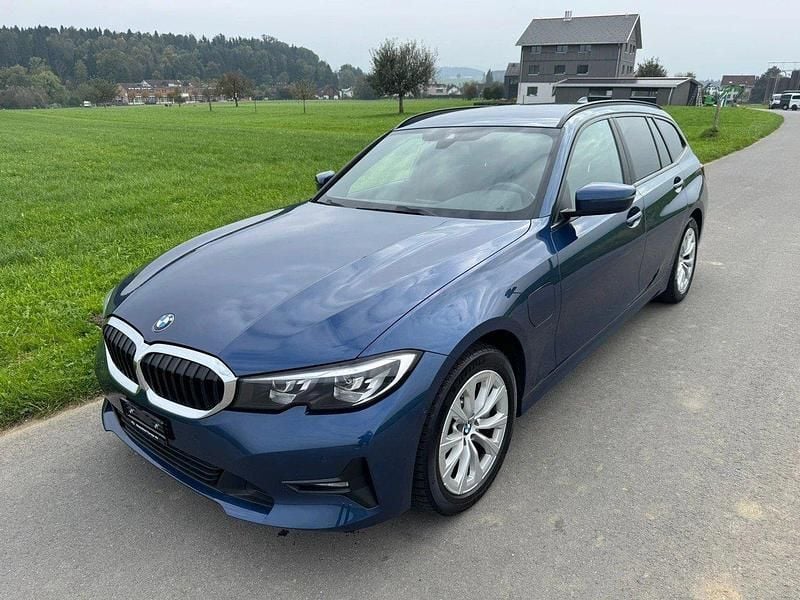 Gebraucht 2021 BMW 330e Advantage Kombi | CHF 23’880 (Fairer Preis) - Bild 1/4