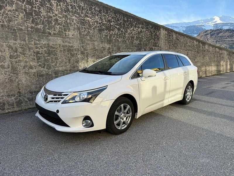 Gebraucht Toyota Avensis Luna 124 PS (91 kW) 2013 Kombi
