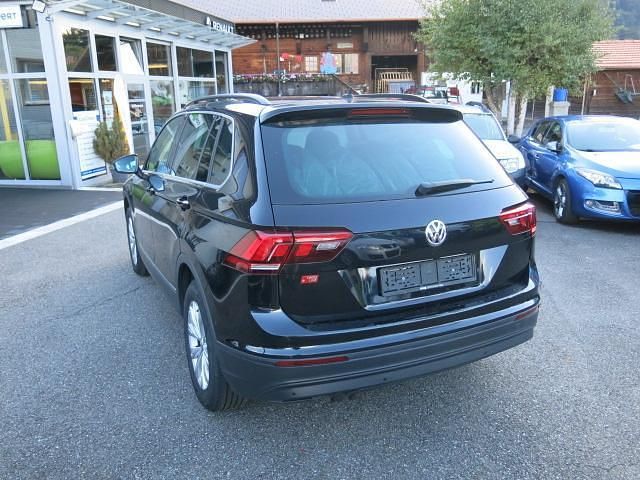 Gebraucht VW Tiguan Trendline 150 PS (110 kW) 2018 Schwarz SUV