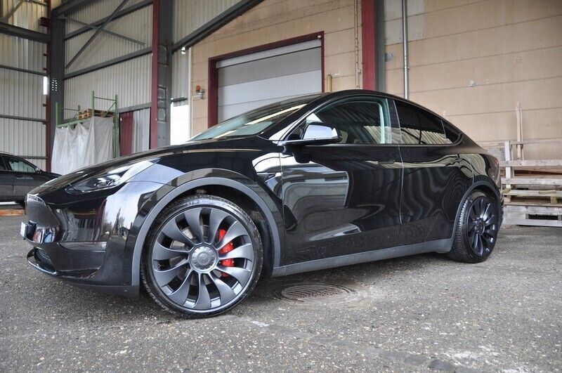 Gebraucht 2024 Tesla Model Y Performance SUV | CHF 38’000 (Guter Preis) - Bild 1/4