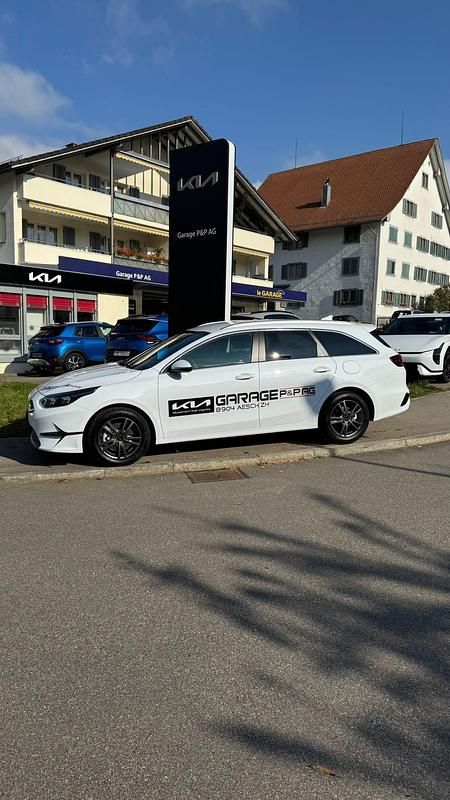 Weiss Gebraucht 2025 Kia Ceed Sportswagon Kombi | CHF 31’900 (Superpreis) - Bild 1/4