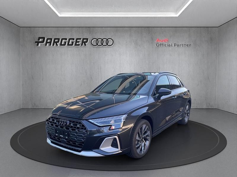 Grau Gebraucht 2024 Audi A3 Attraction Limousine | CHF 39’900 - Bild 1/4