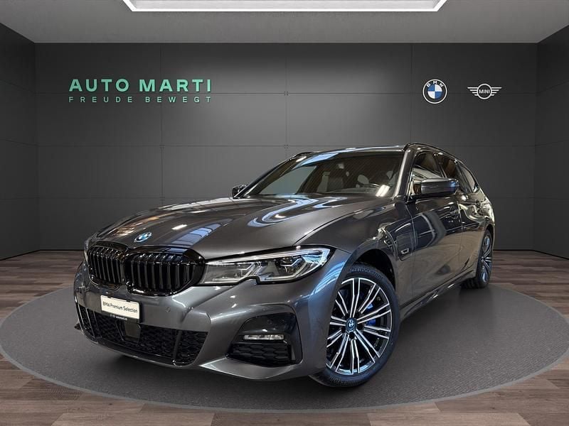 Gebraucht BMW 330e Shadowline 292 PS (214 kW) 2022 Grau Kombi