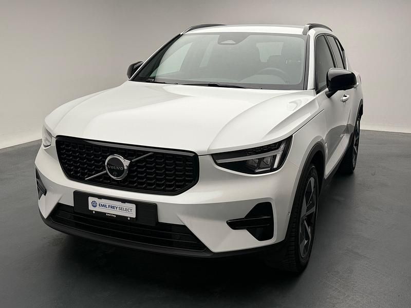 Weiss Gebraucht 2024 Volvo XC40 Plus SUV | CHF 39’520 (Superpreis) - Bild 1/4