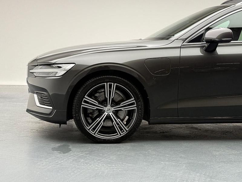 Gebraucht Volvo V60 Inscription 392 PS (288 kW) 2019 Grau Kombi
