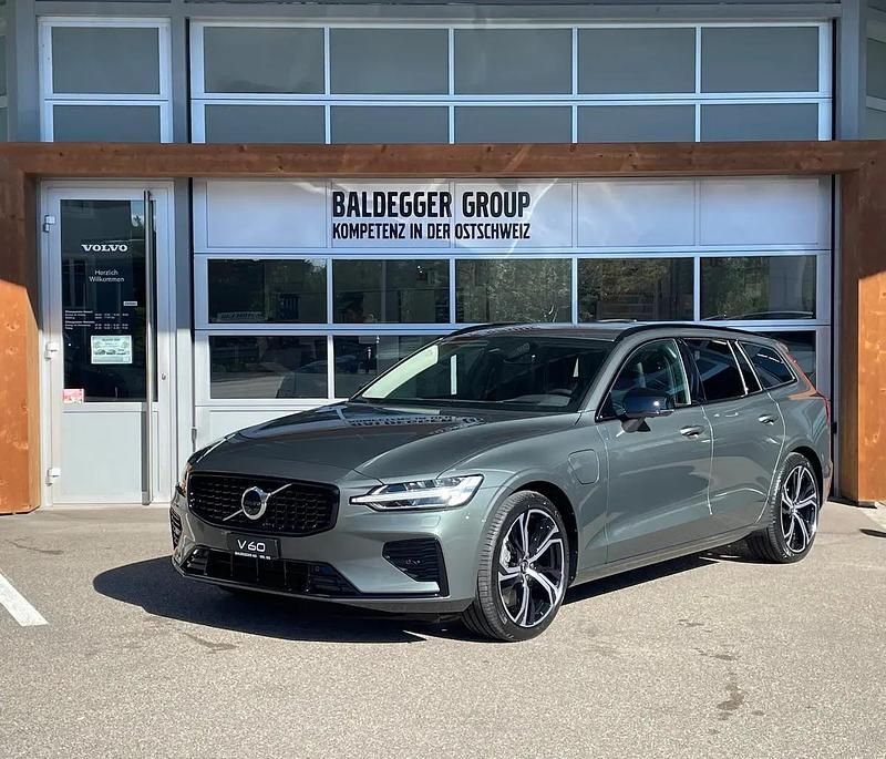 Neu Volvo V60 Ultra 350 PS (257 kW) 2025 Grün Kombi